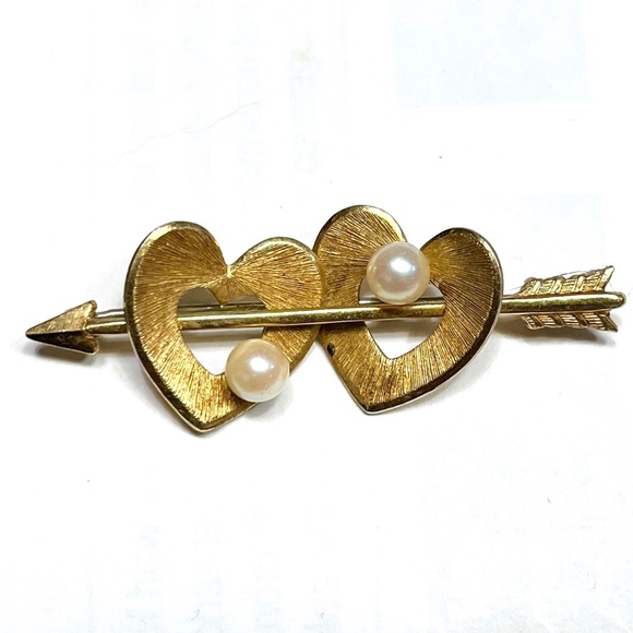 Krementz Double Heart Arrow Brooch Cultured Pearls w Signature Hinged Box - Picture 1 of 13